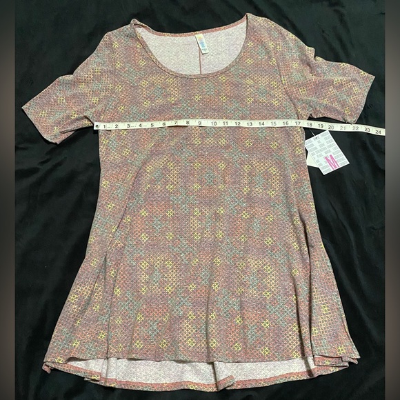 CLOSET CLEAR OUT ON ALL LULAROE MAKE AN OFFER BUNDLE NWT MEDIUM STRETCHY SOFT 😍 - Picture 1 of 10